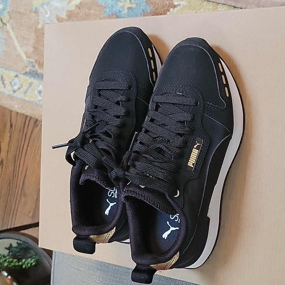 Puma black size 6 sneakers